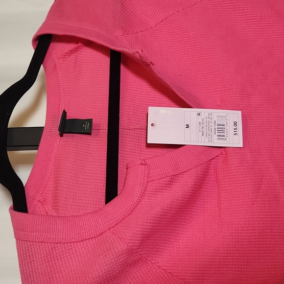 NWT WILD FABLE Women's Vibrant Pink Long Sleeve V-Neck Ribbed Boxy T-Shirt - Picture 2 of 5